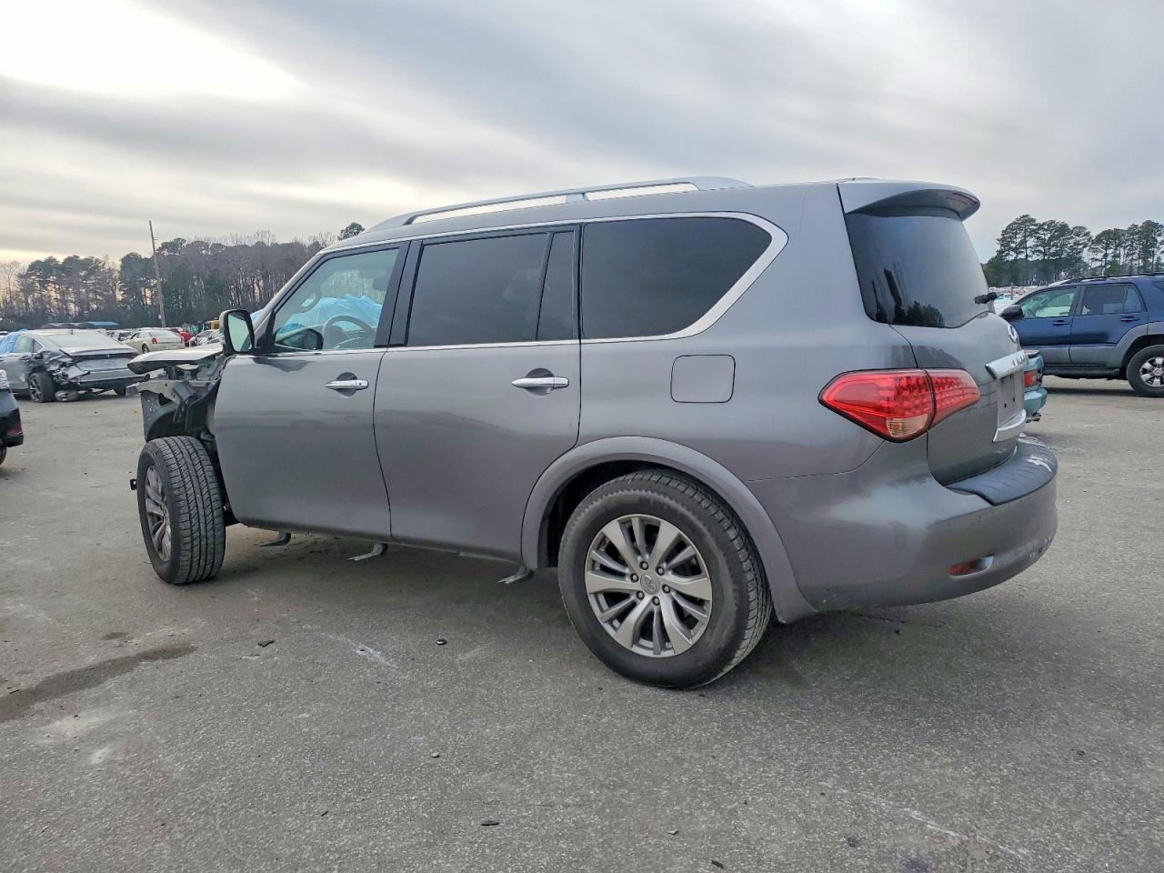 2017 INFINITI QX80 BASE photo 2