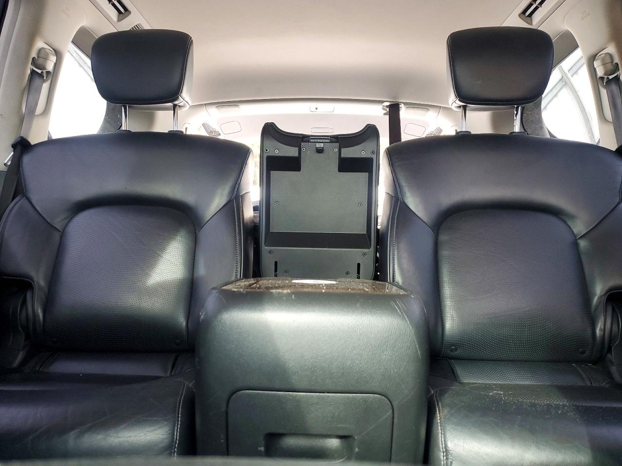 2017 INFINITI QX80 BASE photo 10