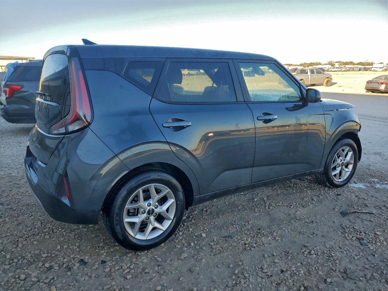 2025 KIA SOUL LX photo 3