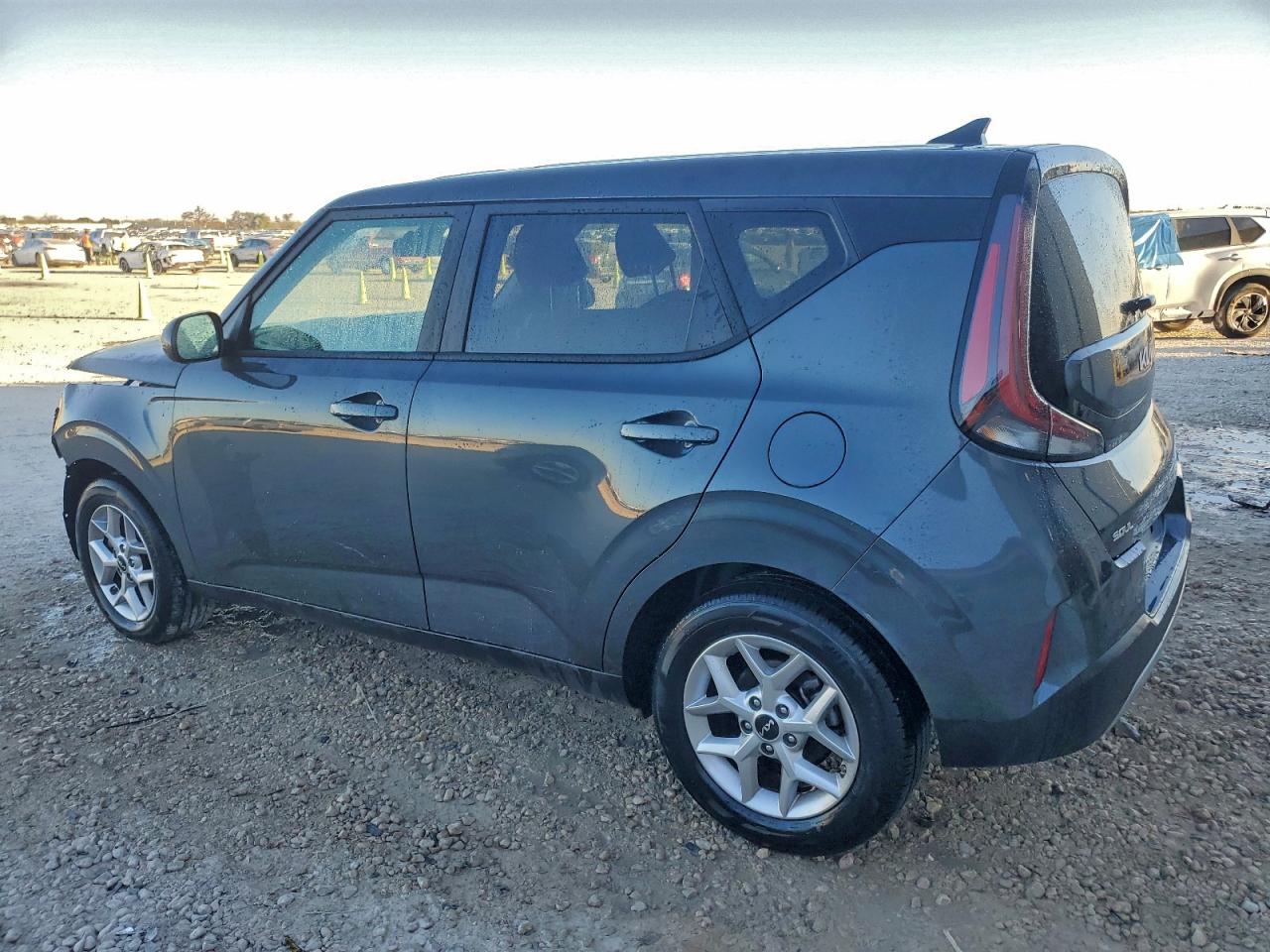 2025 KIA SOUL LX photo 2