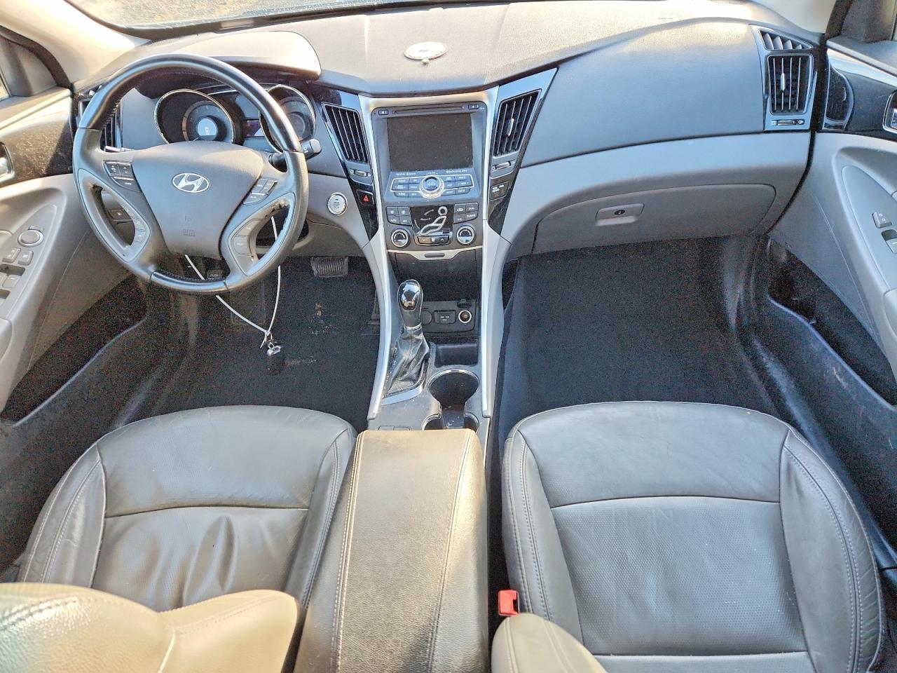 2013 HYUNDAI SONATA SE photo 8