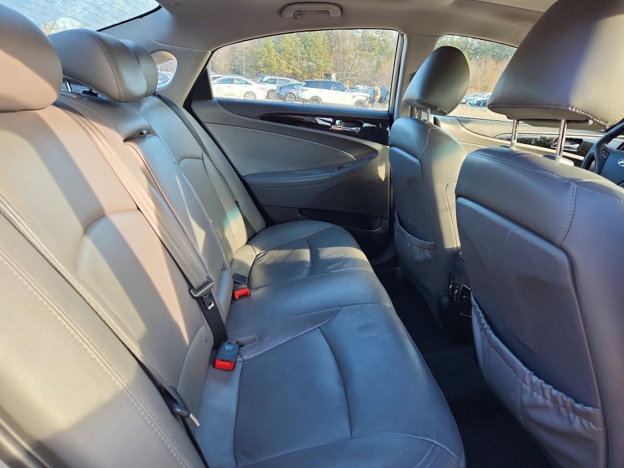 2013 HYUNDAI SONATA SE photo 10