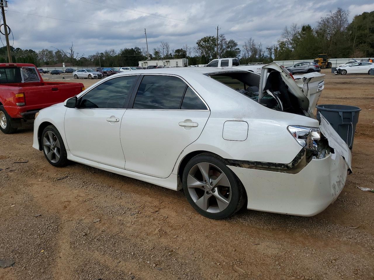 2012 TOYOTA CAMRY BASE photo 3