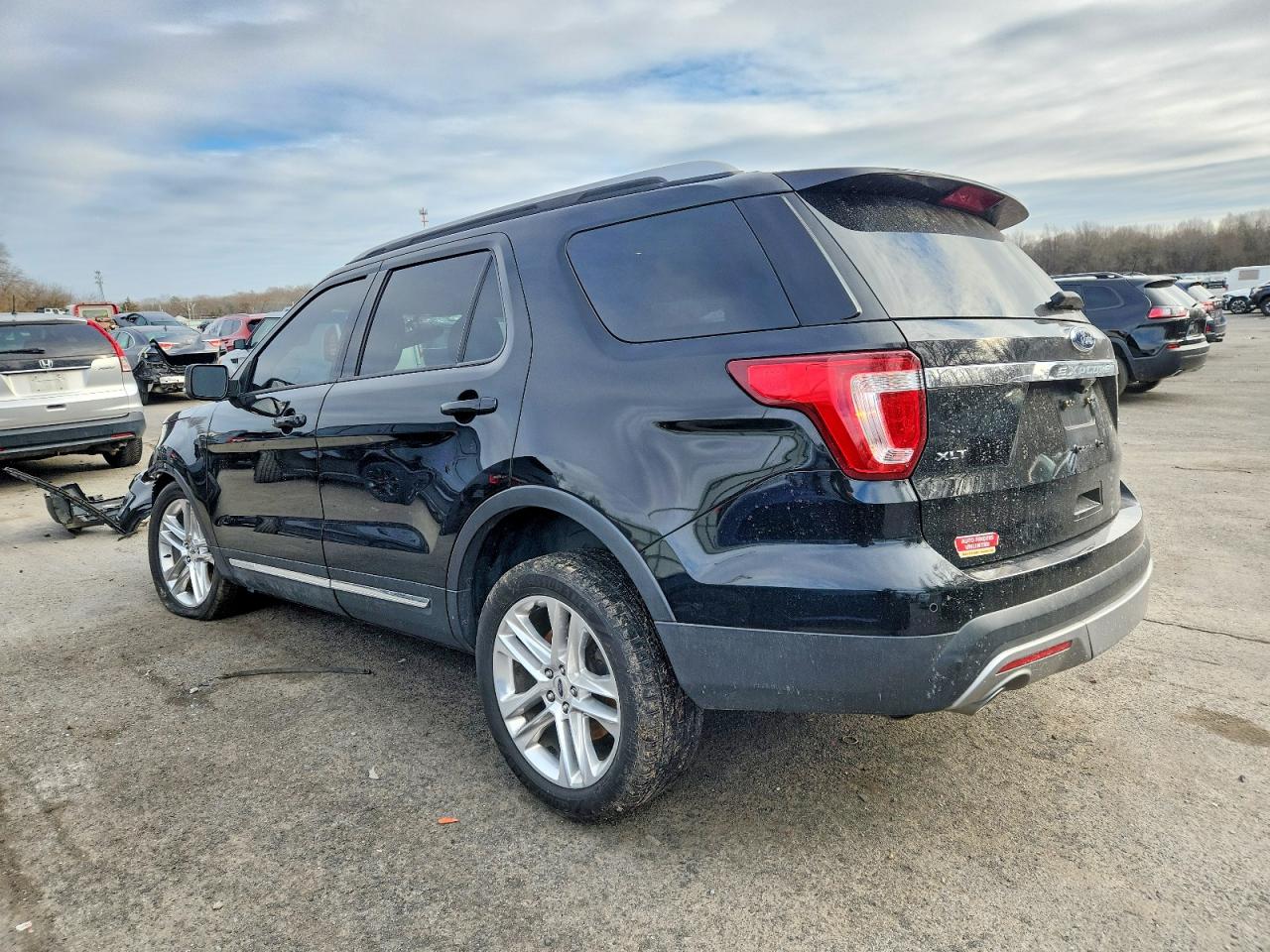 2017 FORD EXPLORER XLT photo 2