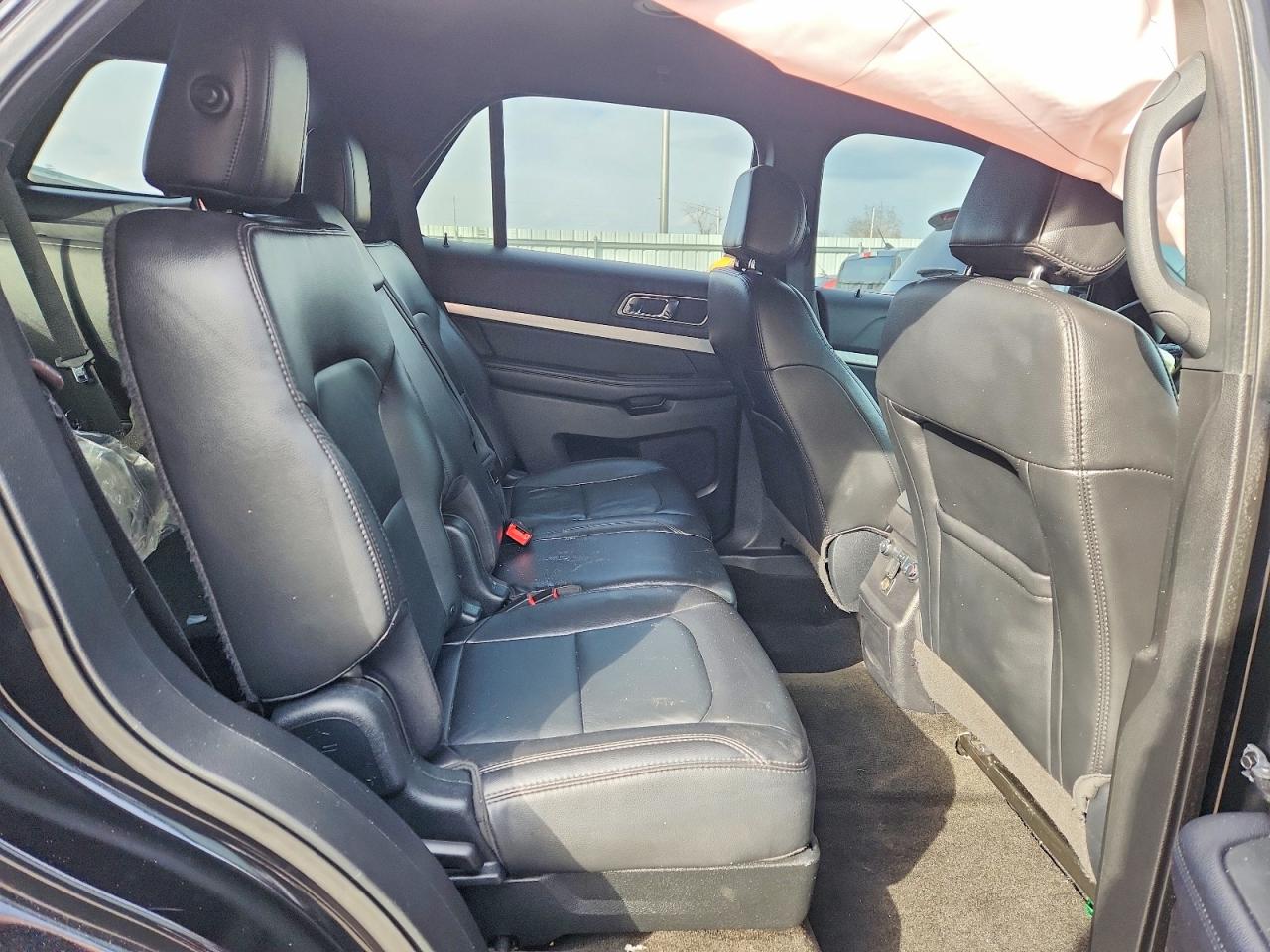2017 FORD EXPLORER XLT photo 11