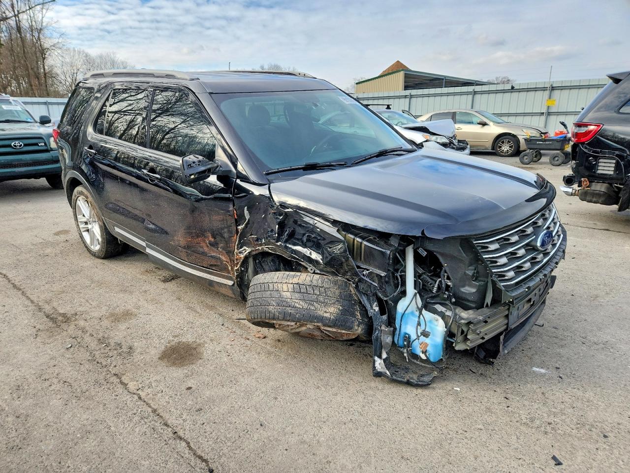 2017 FORD EXPLORER XLT photo 4