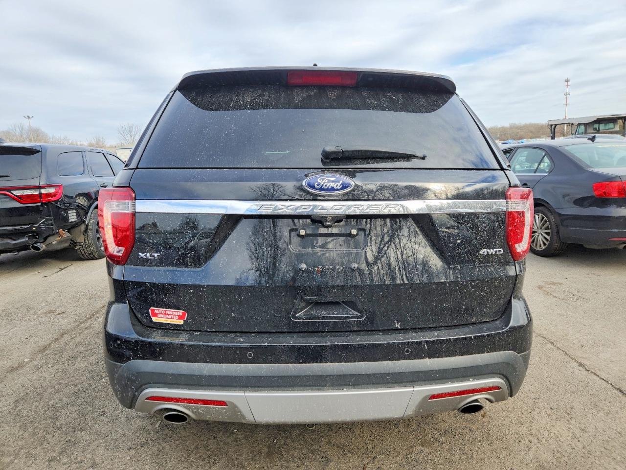 2017 FORD EXPLORER XLT photo 6
