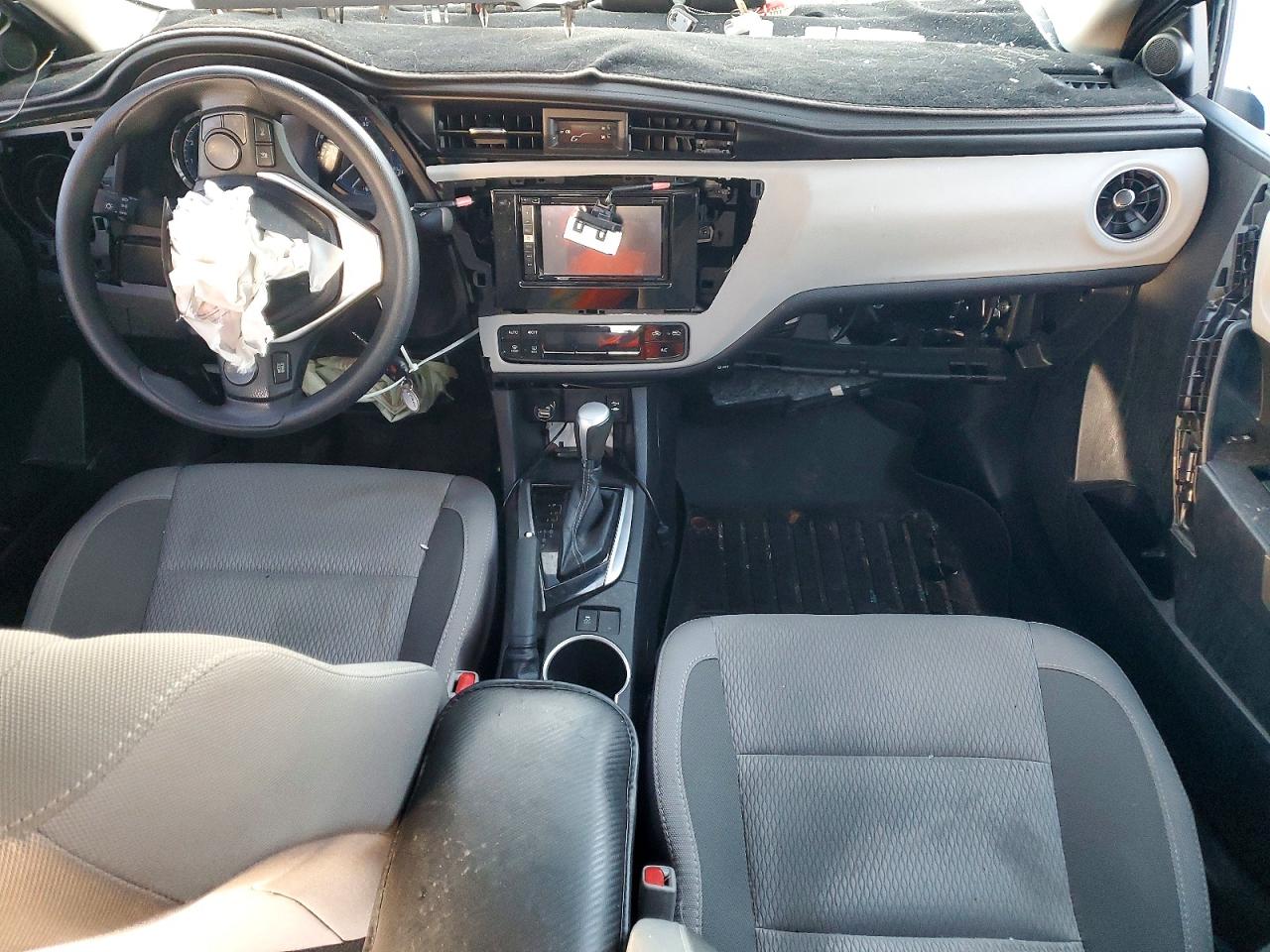 2017 TOYOTA COROLLA photo 15