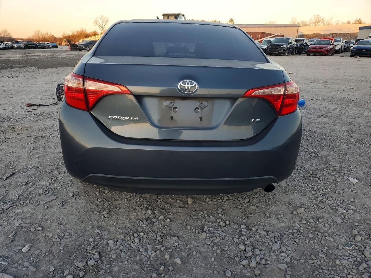 2017 TOYOTA COROLLA photo 11