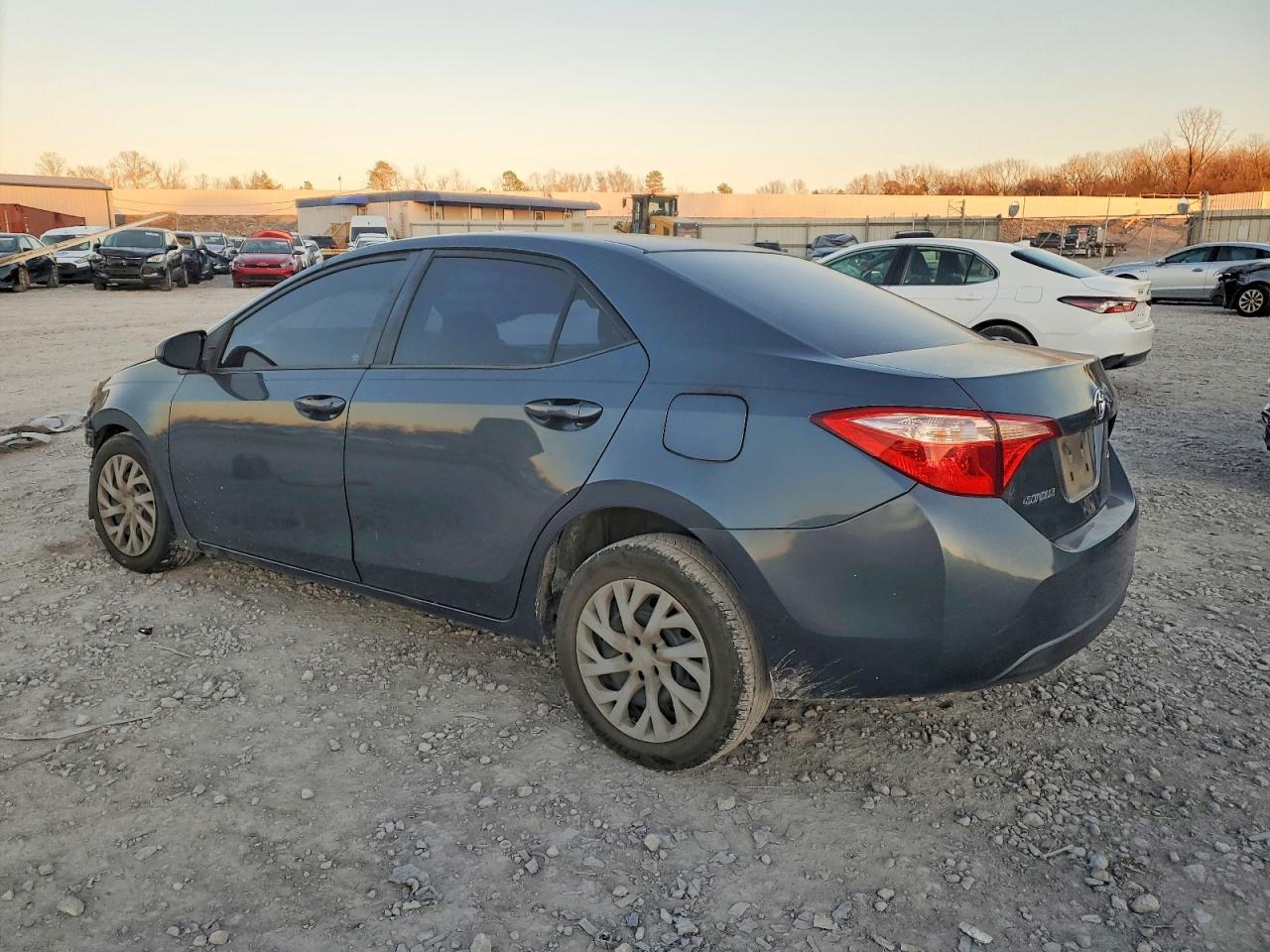 2017 TOYOTA COROLLA photo 3