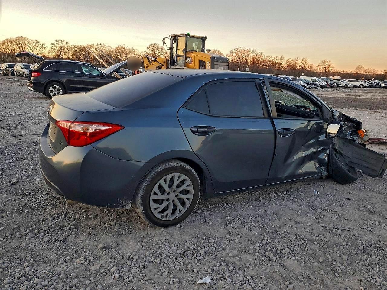 2017 TOYOTA COROLLA photo 5
