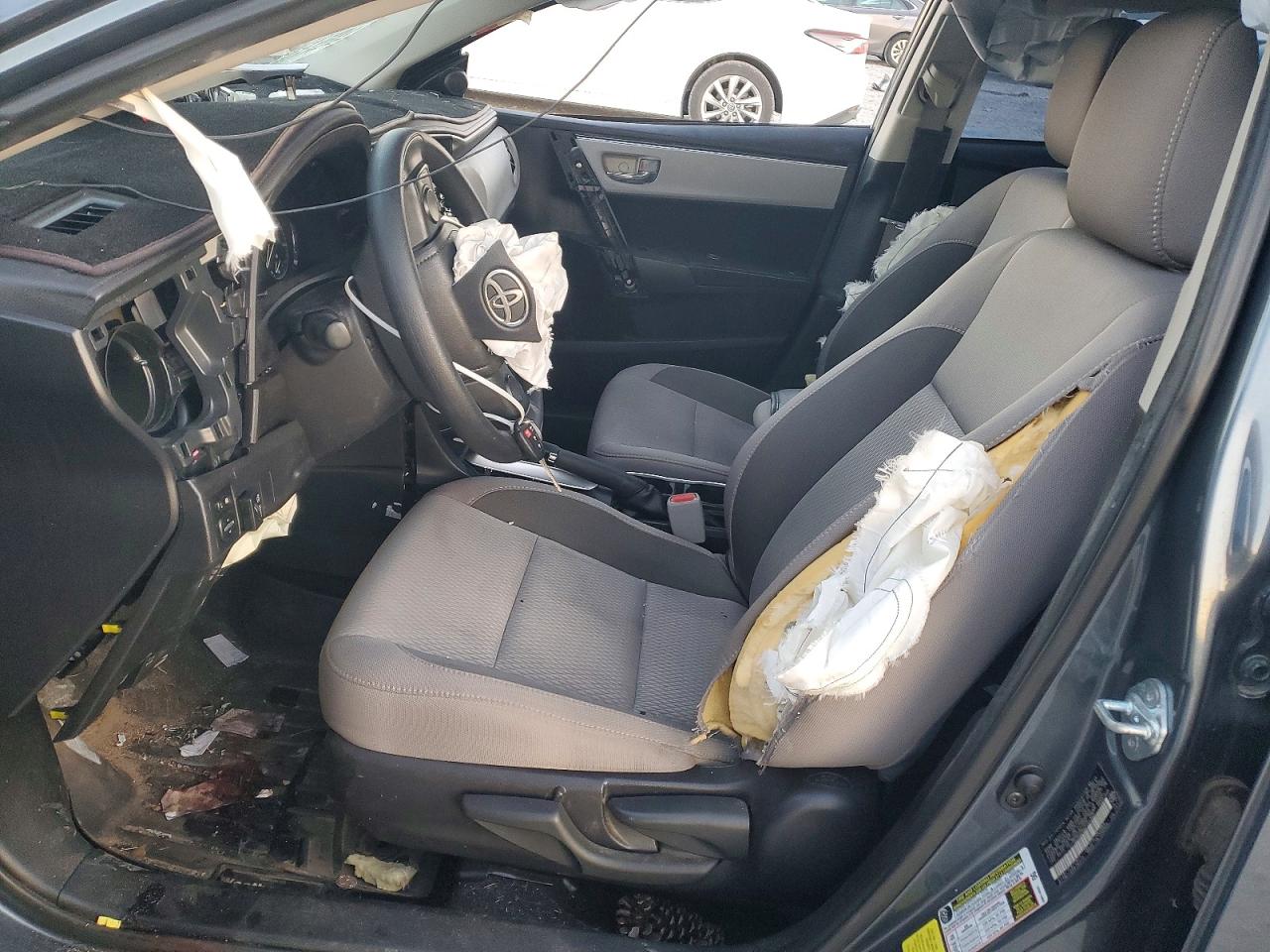 2017 TOYOTA COROLLA photo 13