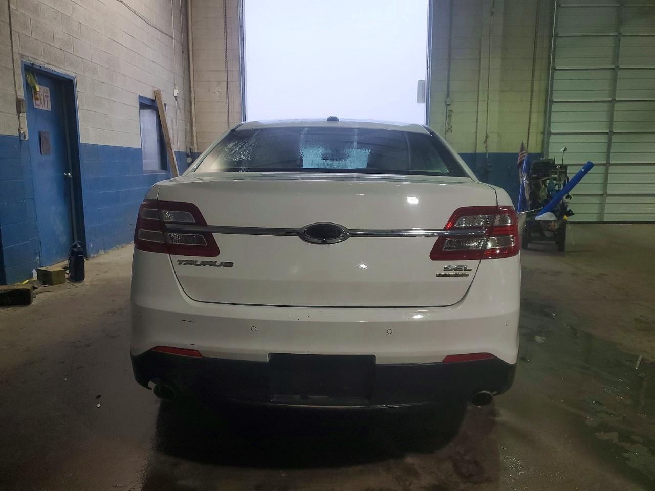 2016 FORD TAURUS SEL photo 6