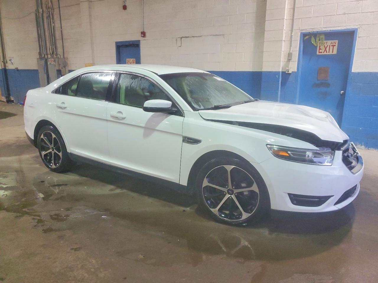 2016 FORD TAURUS SEL photo 4