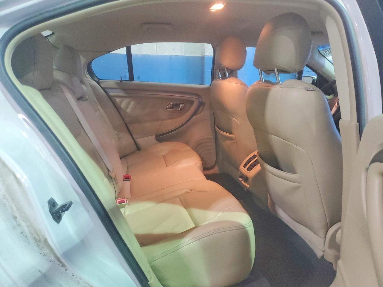 2016 FORD TAURUS SEL photo 10