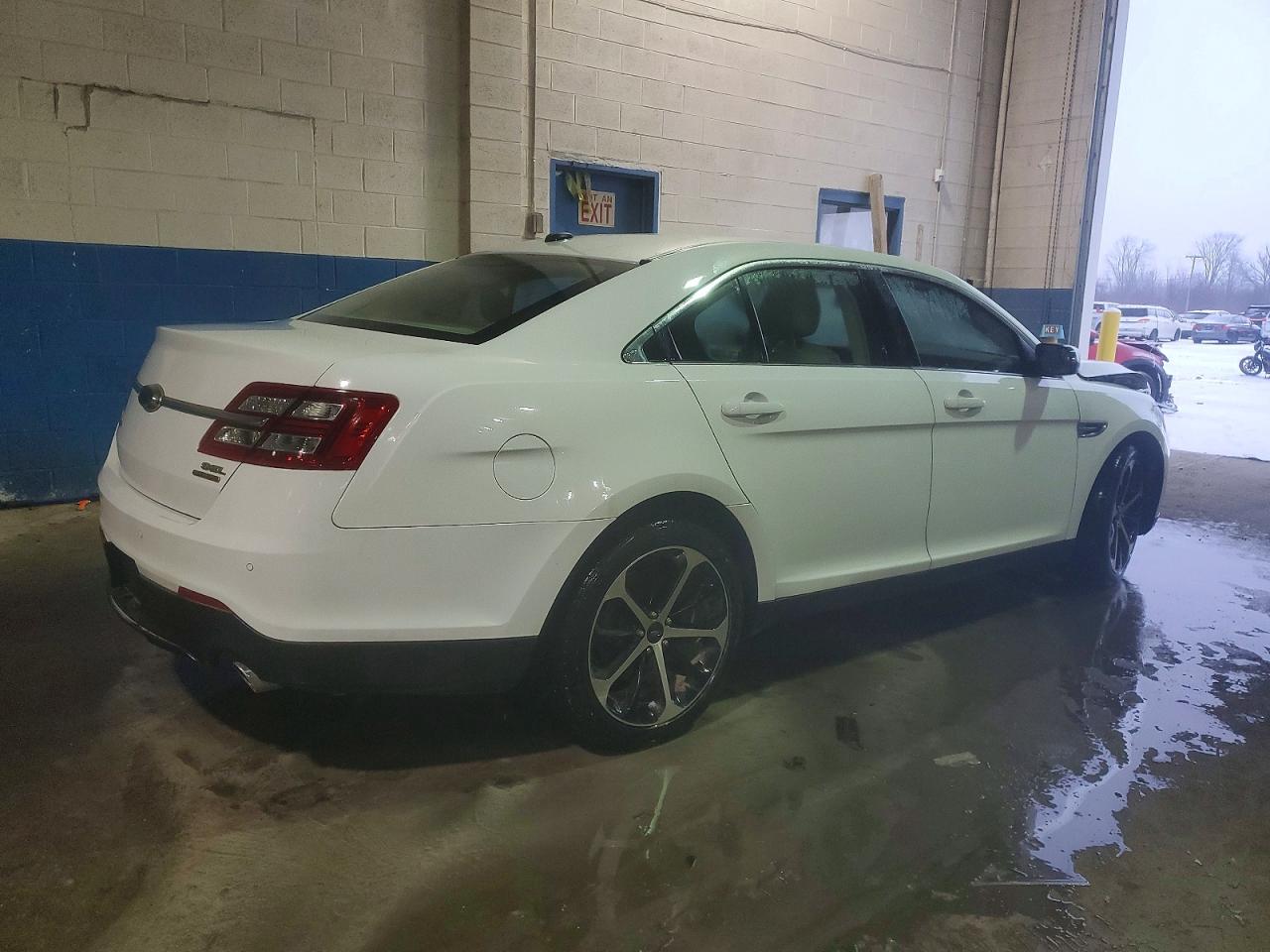 2016 FORD TAURUS SEL photo 3