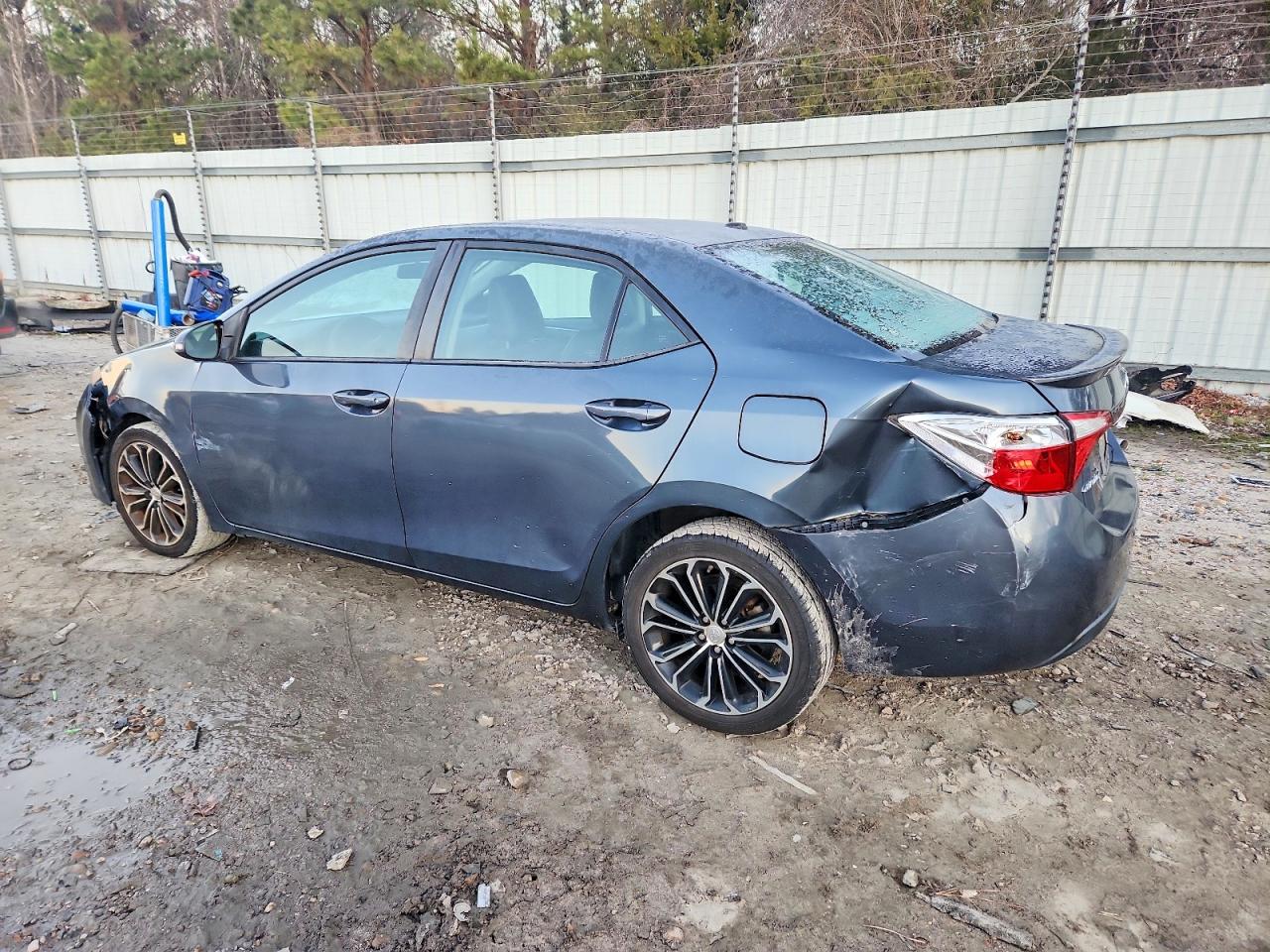2016 TOYOTA COROLLA L photo 2