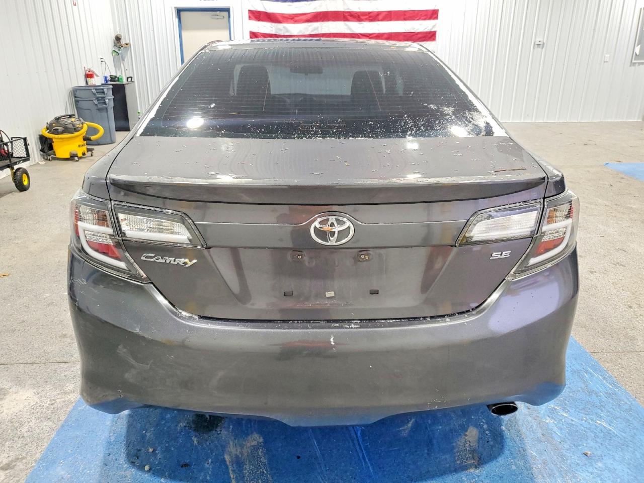 2014 TOYOTA CAMRY L photo 6