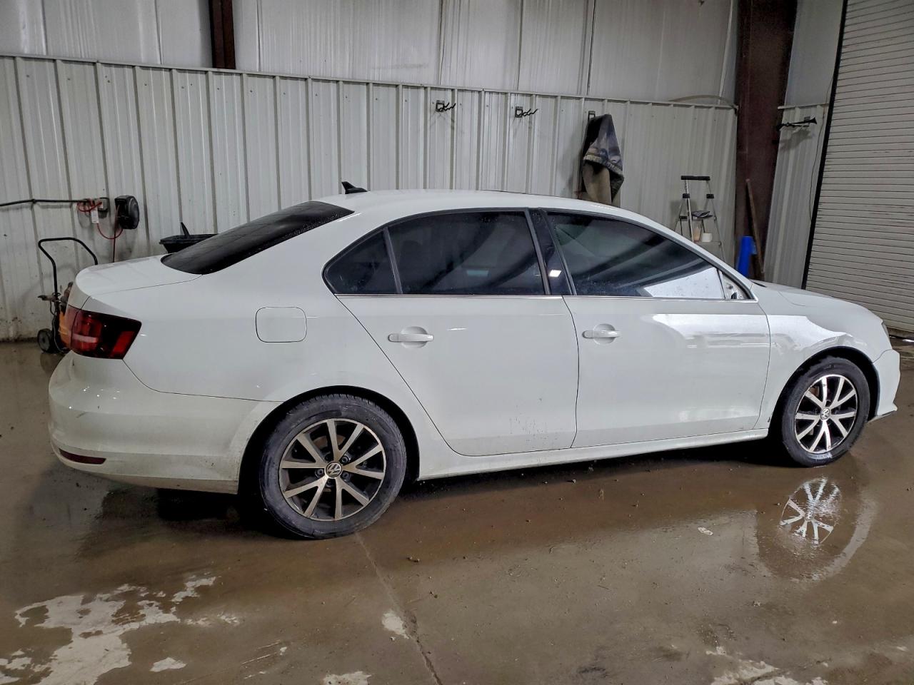 2017 VOLKSWAGEN JETTA SE photo 3