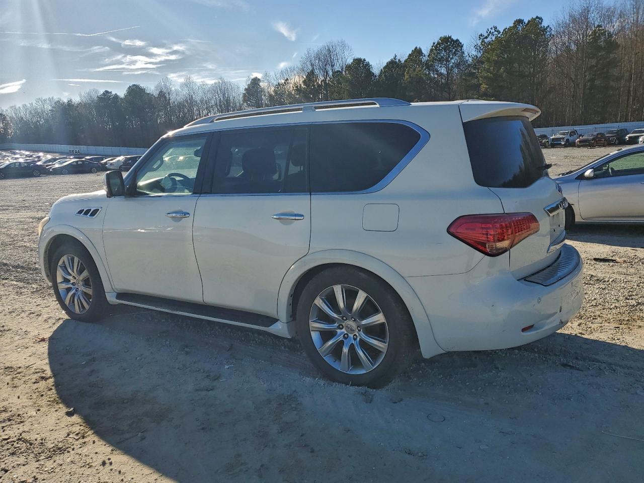 2013 INFINITI QX56 photo 2