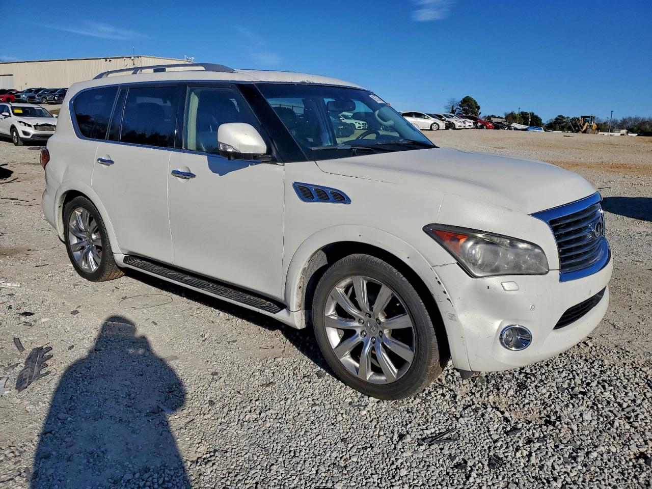 2013 INFINITI QX56 photo 4