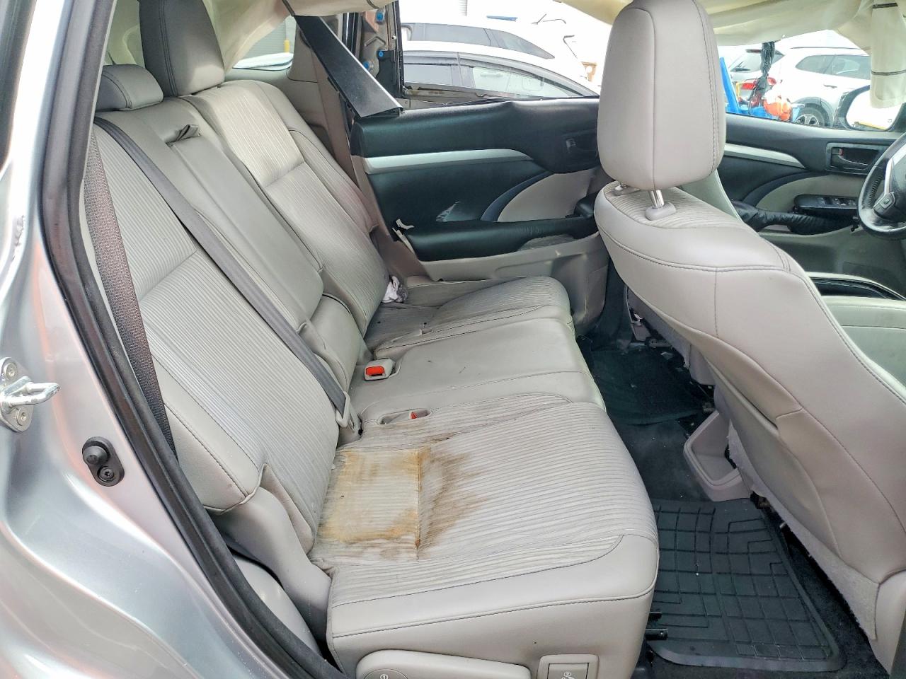 2016 TOYOTA HIGHLANDER LE photo 11
