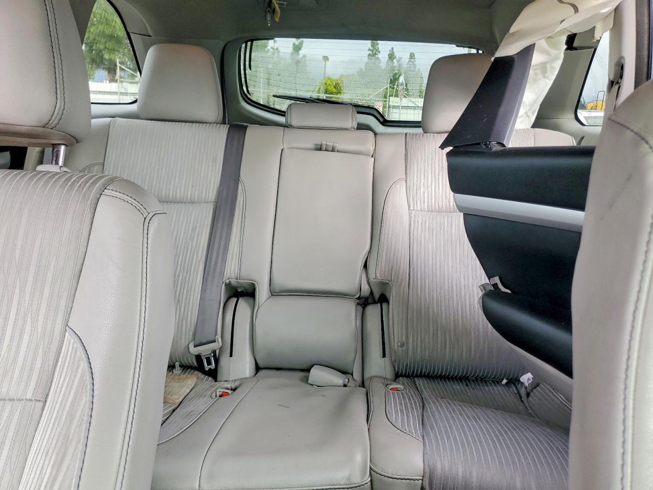 2016 TOYOTA HIGHLANDER LE photo 10