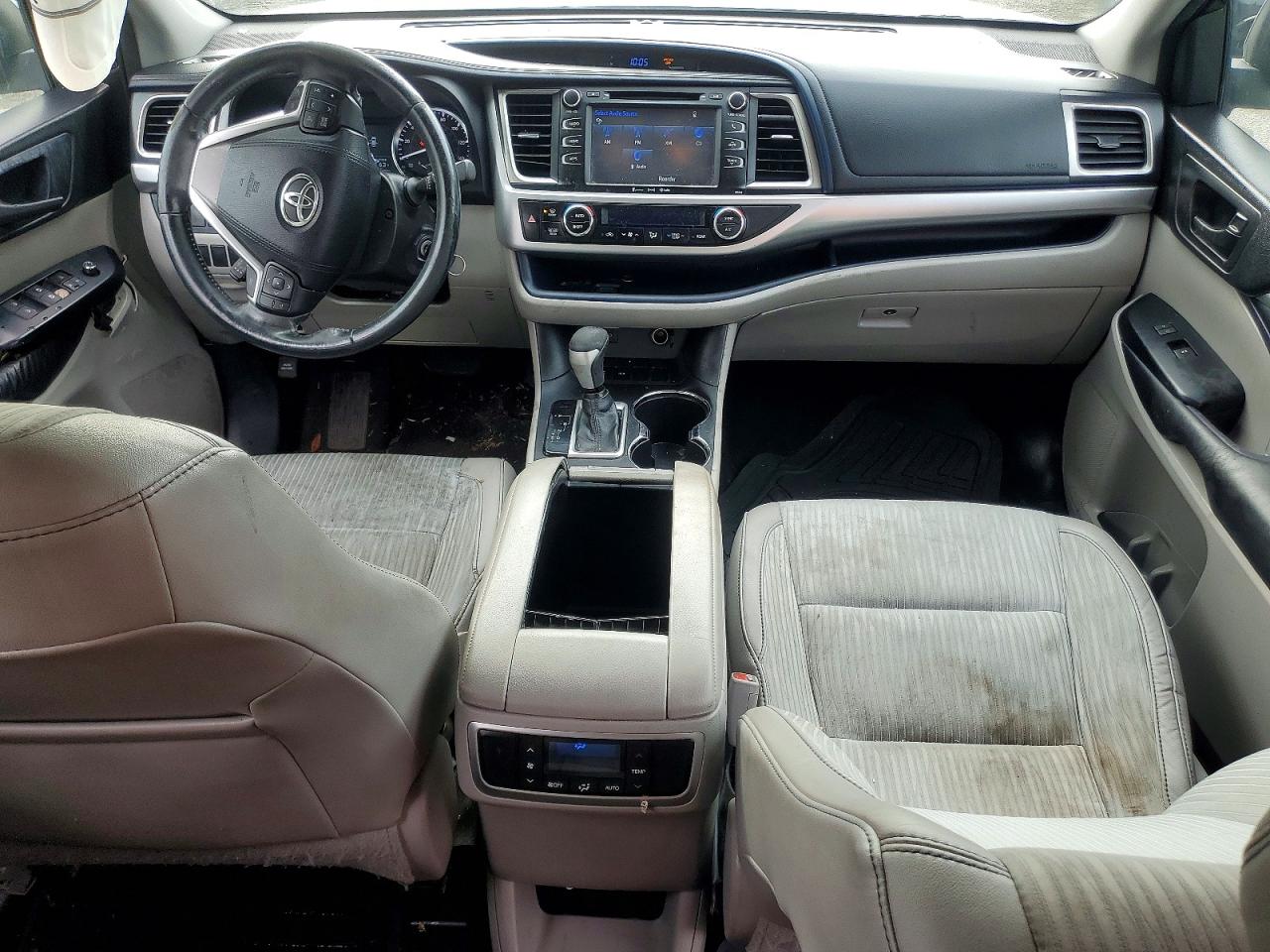 2016 TOYOTA HIGHLANDER LE photo 8