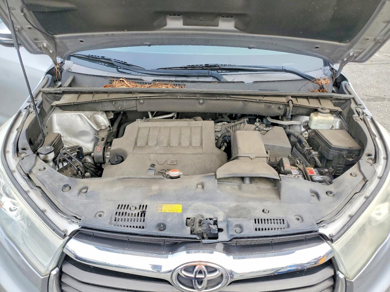 2016 TOYOTA HIGHLANDER LE photo 12