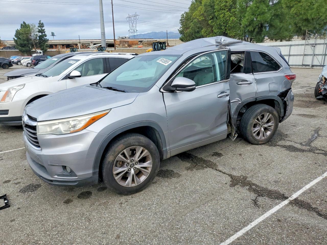 2016 TOYOTA HIGHLANDER