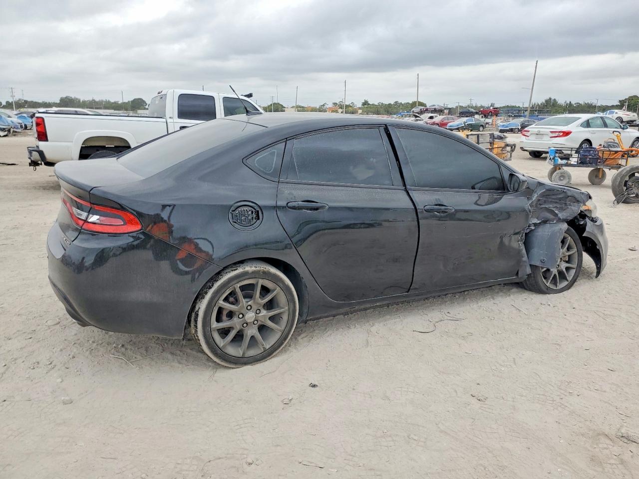 2013 DODGE DART photo 3