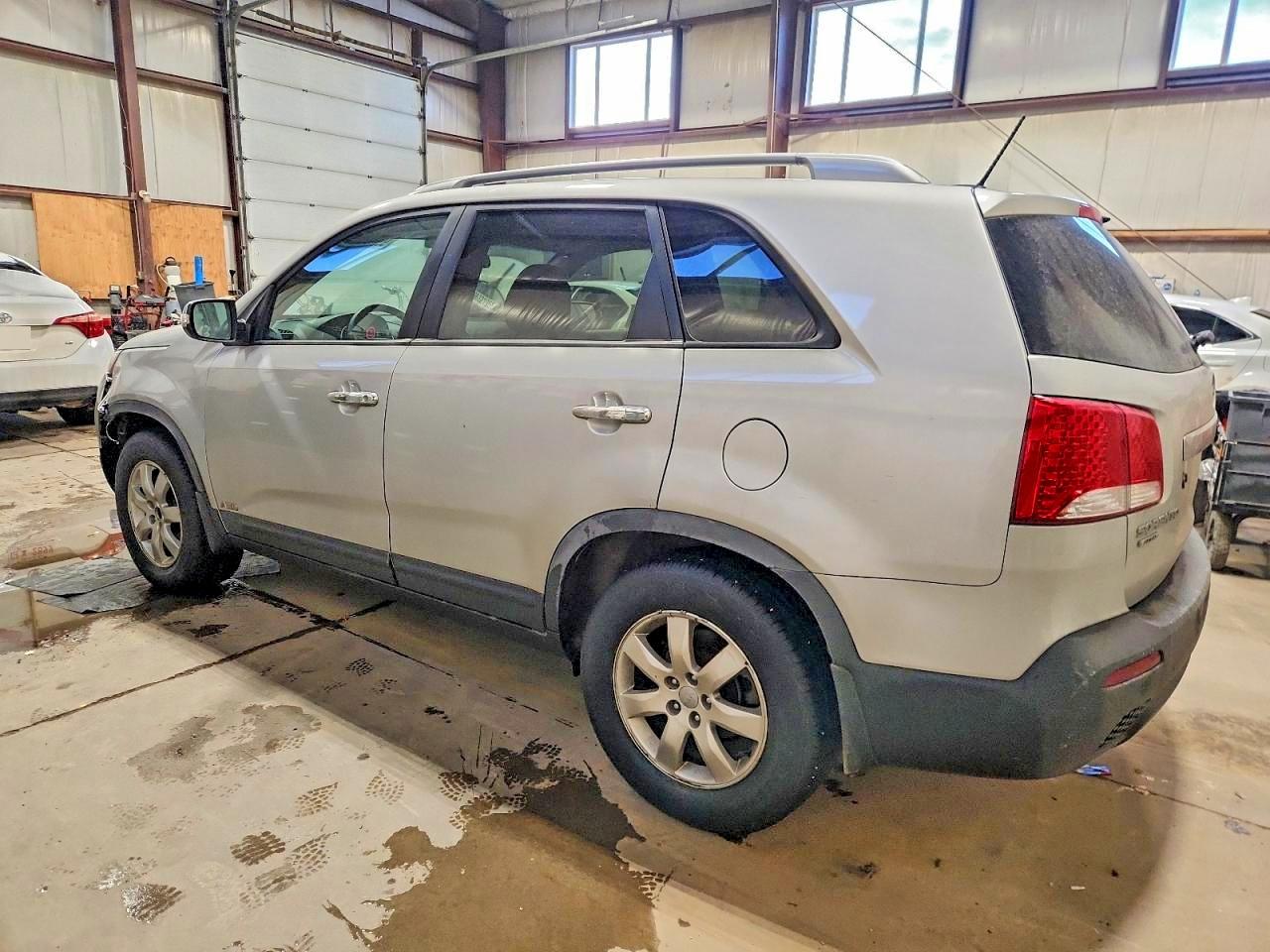 2012 KIA SORENTO BASE photo 2