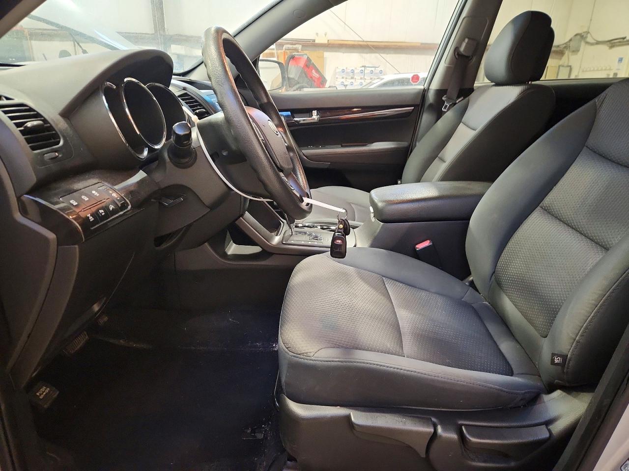 2012 KIA SORENTO BASE photo 7