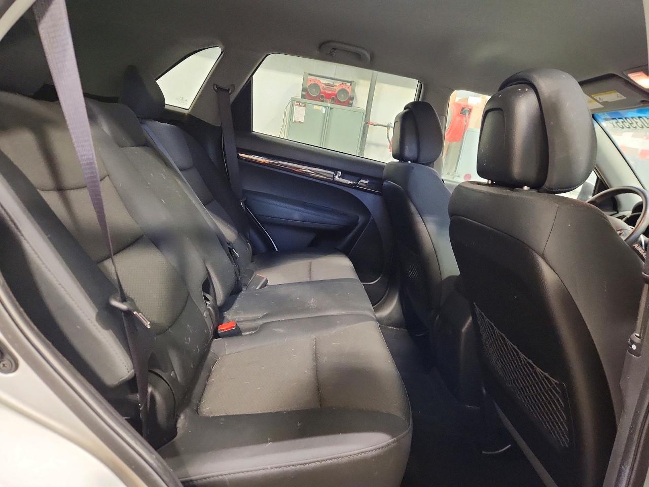 2012 KIA SORENTO BASE photo 11