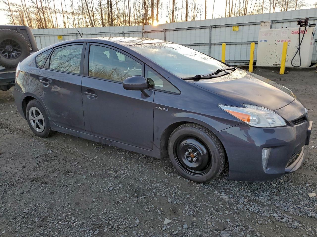2014 TOYOTA PRIUS photo 4