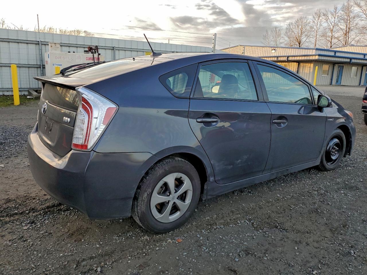 2014 TOYOTA PRIUS photo 3