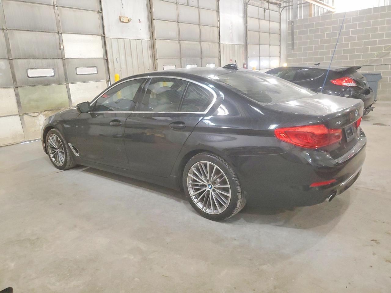 2019 BMW 530 XI photo 2