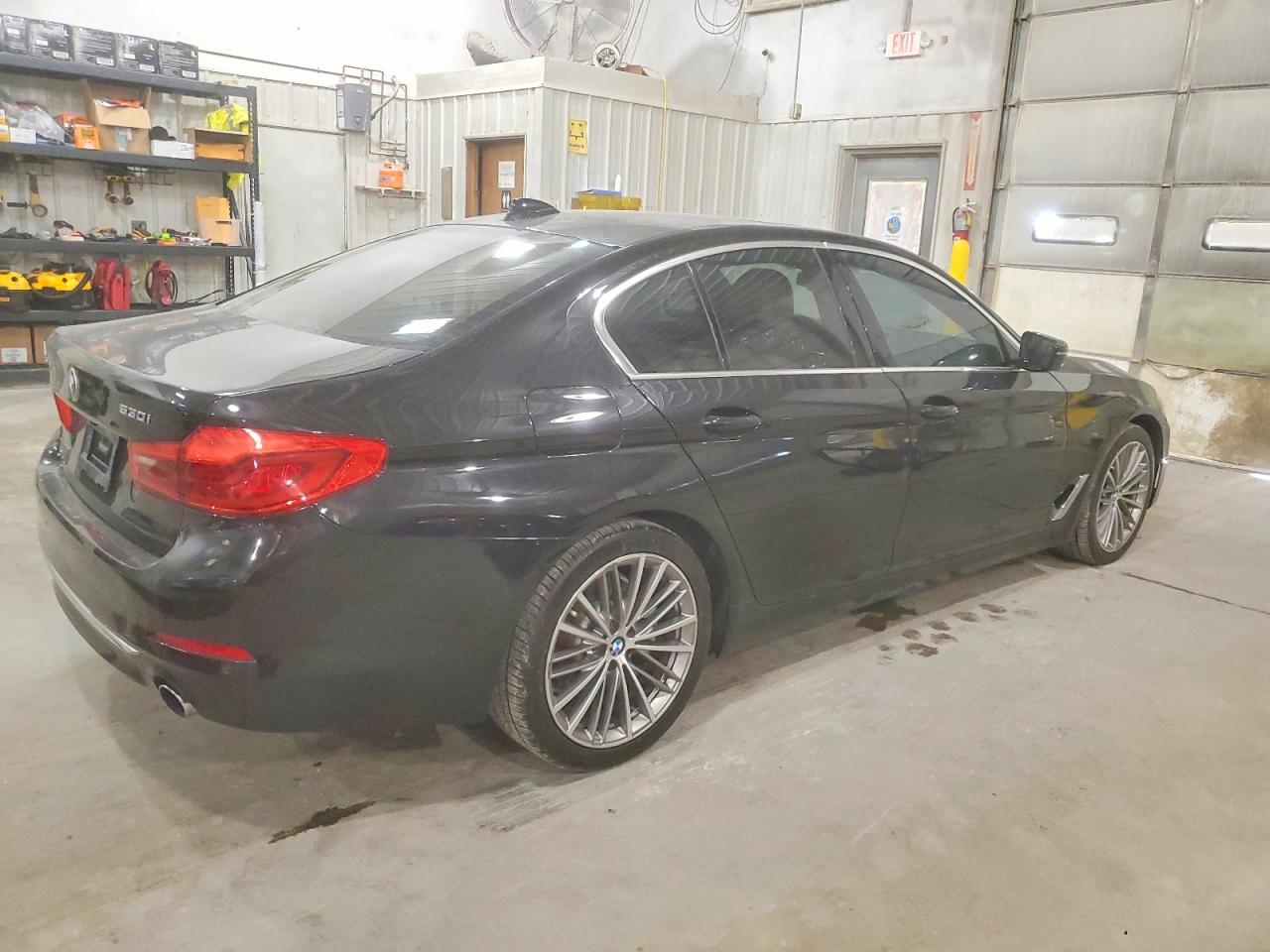 2019 BMW 530 XI photo 3