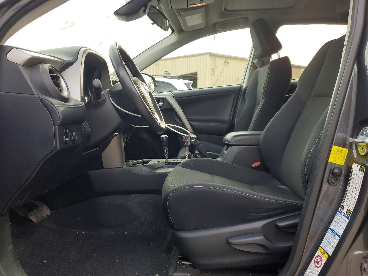 2017 TOYOTA RAV4 XLE photo 7