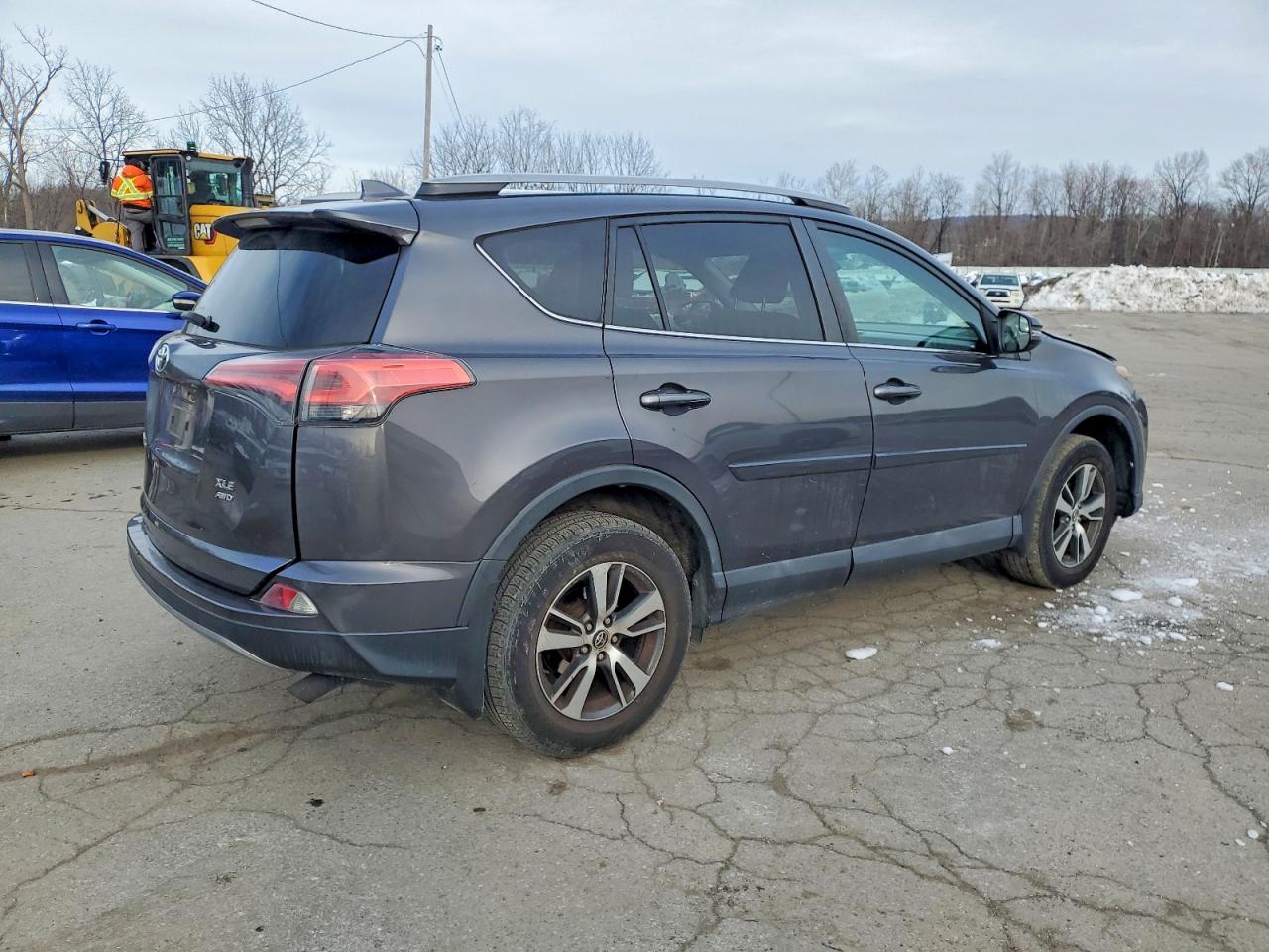 2017 TOYOTA RAV4 XLE photo 3