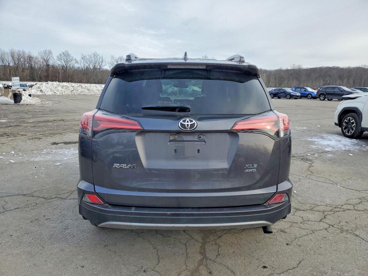 2017 TOYOTA RAV4 XLE photo 6