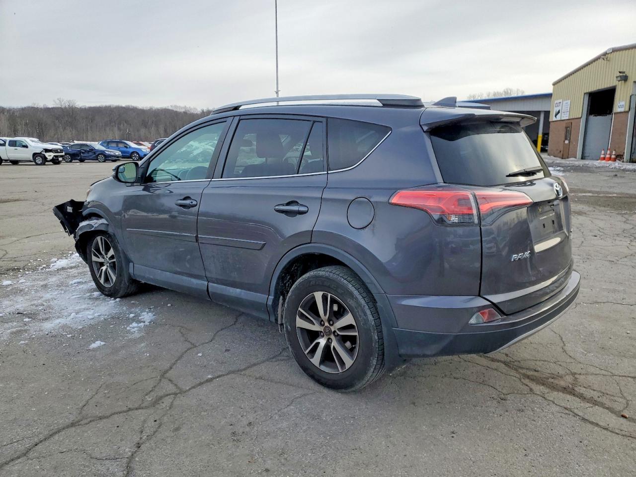 2017 TOYOTA RAV4 XLE photo 2