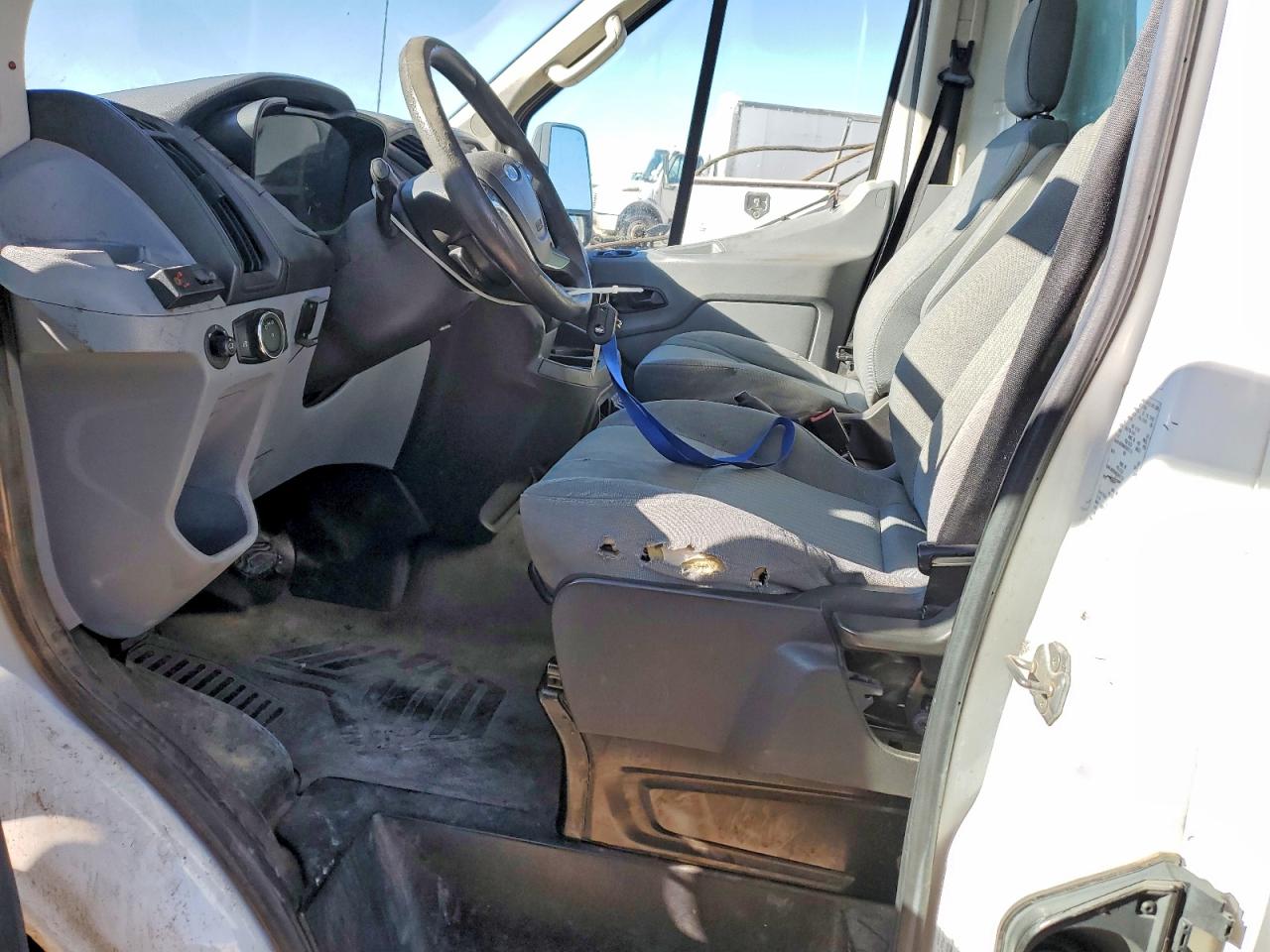 2016 FORD TRANSIT BOX TRUCK photo 7