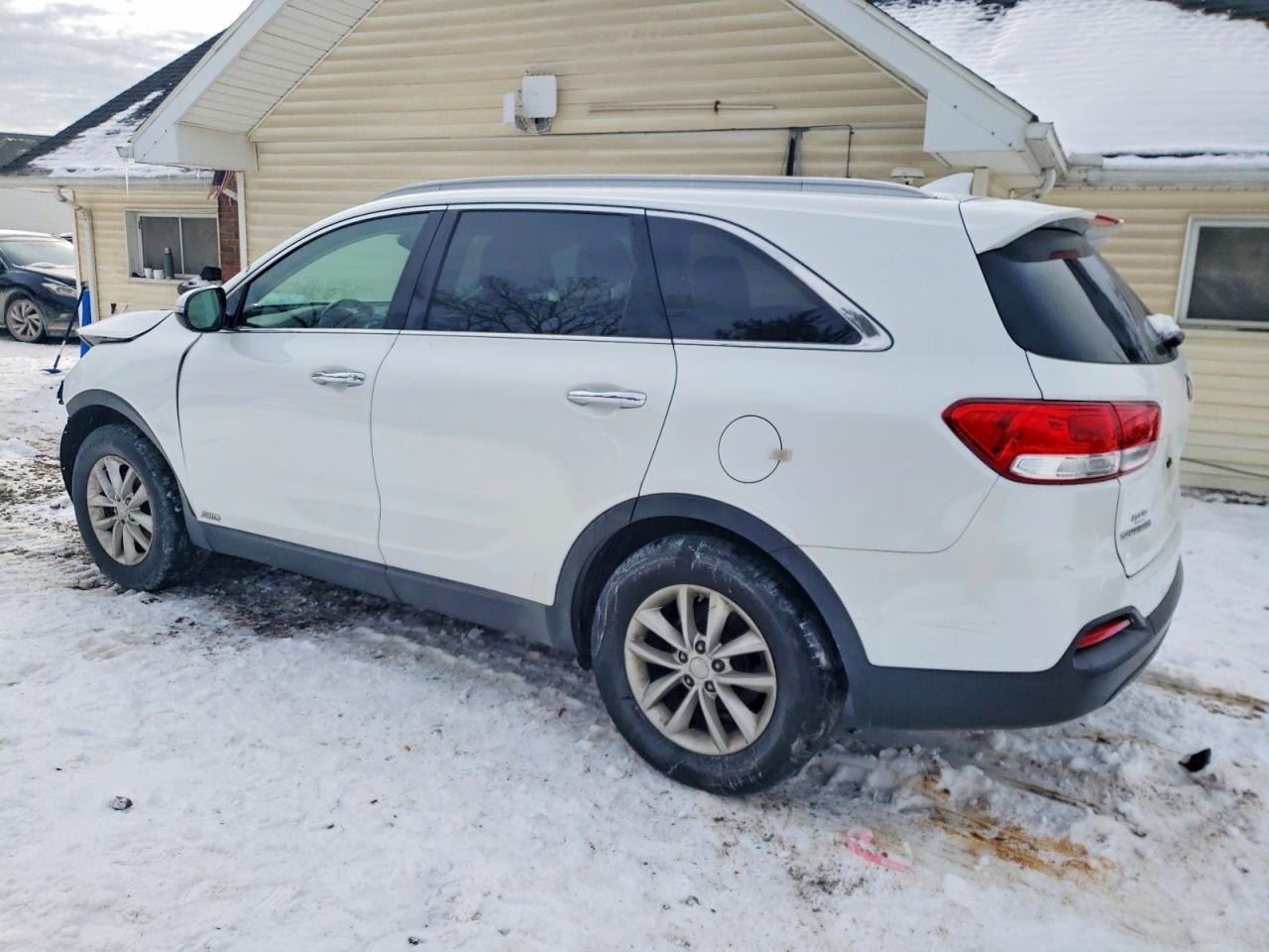 2016 KIA SORENTO LX photo 3
