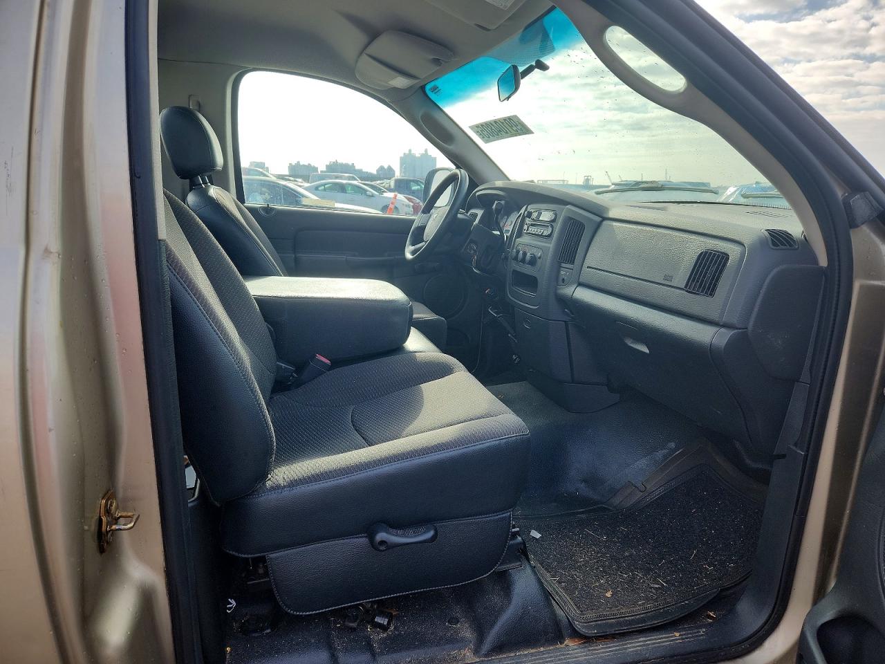 2004 DODGE RAM 1500 ST photo 10