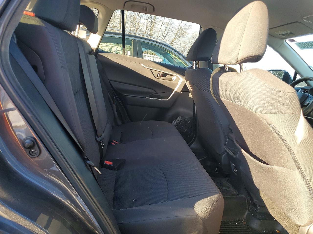 2019 TOYOTA RAV4 LE photo 21