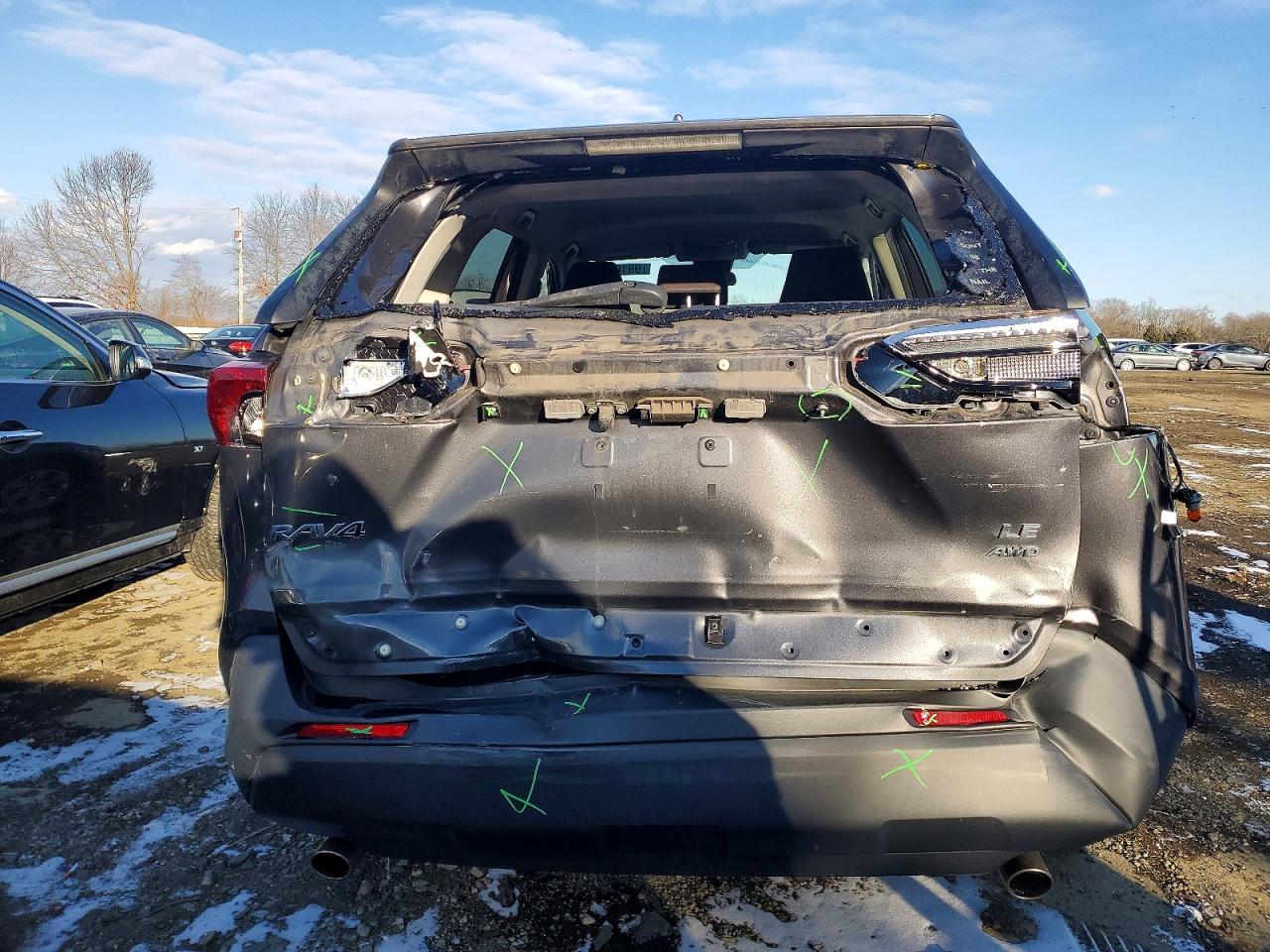 2019 TOYOTA RAV4 LE photo 11