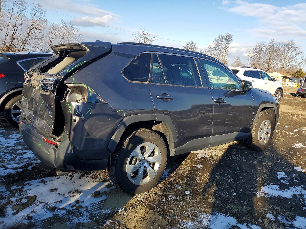 2019 TOYOTA RAV4 LE photo 5