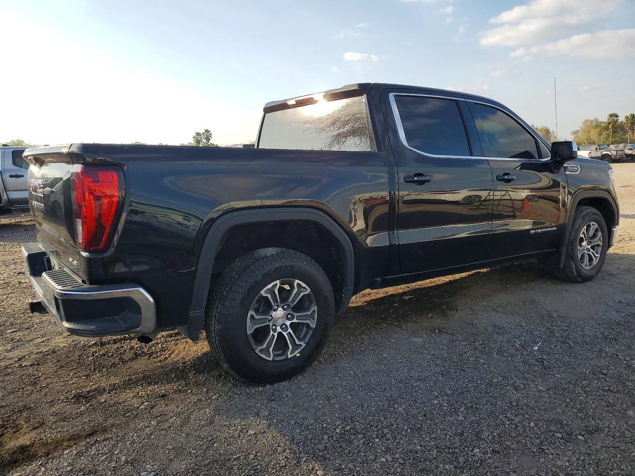 2019 GMC SIERRA C1500 SLE photo 3