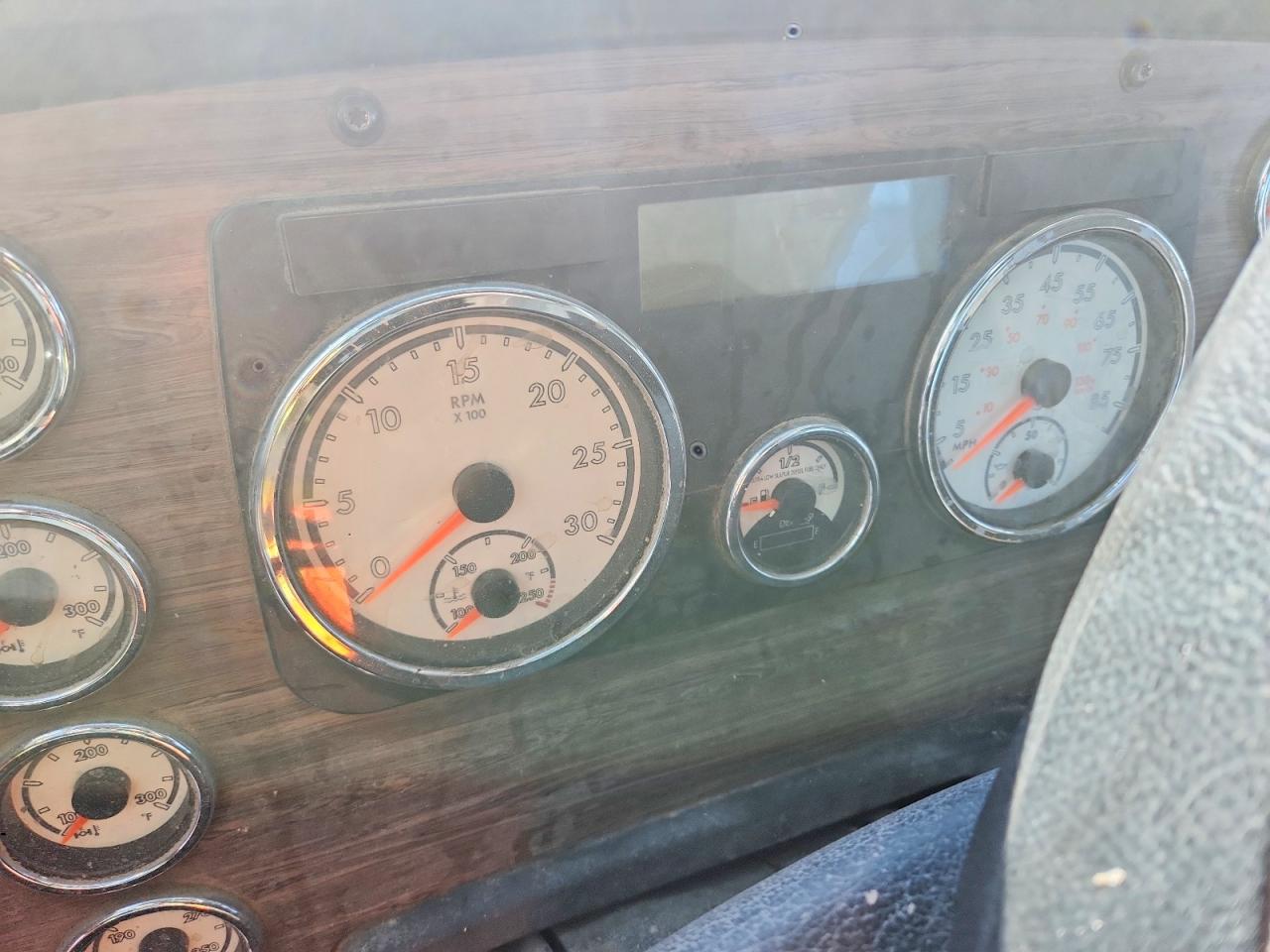 2021 FREIGHTLINER 122SD SEMI TRUCK photo 15